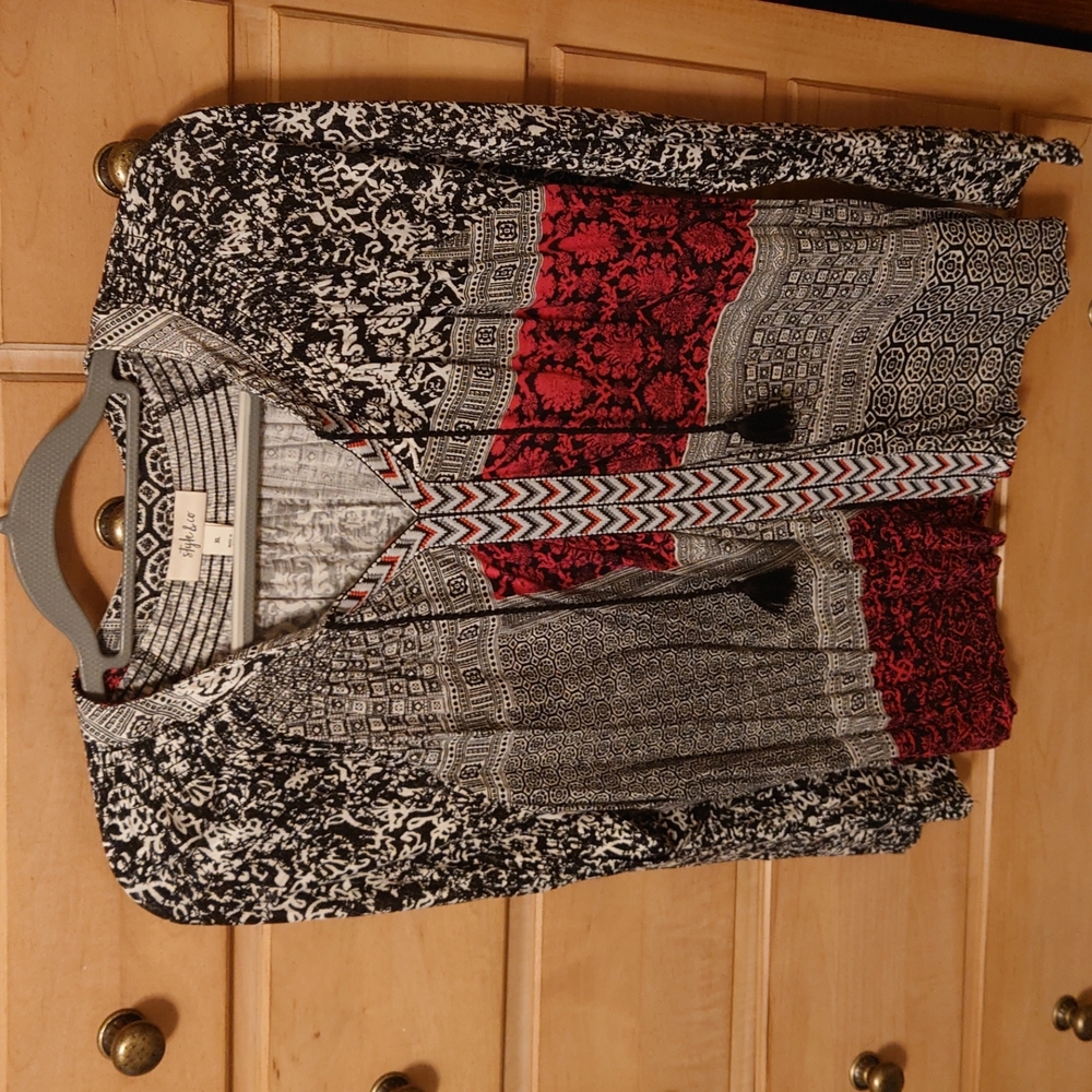Style & Co V-Neck peasant top size XL